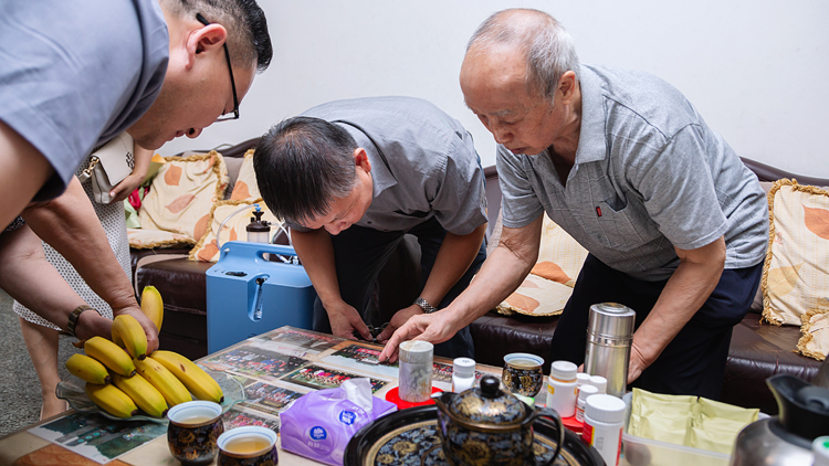 XCB_4098.jpg XCB_4098.jpg