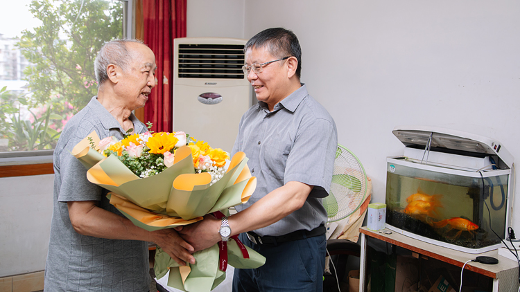 XCB_4081.jpg XCB_4081.jpg