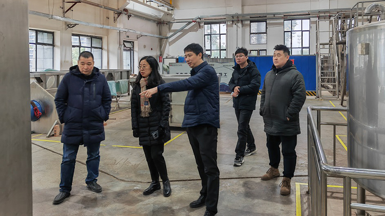 汾酒集团总工程师韩英一行莅校考察交流doc.jpg 汾酒集团总工程师韩英一行莅校考察交流doc.jpg