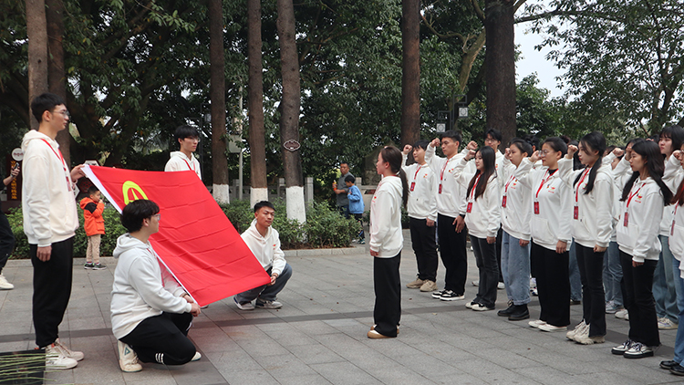 重温入团誓词.jpg 重温入团誓词.jpg