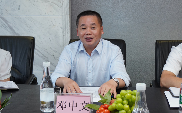 邓中文院长.JPG 邓中文院长.JPG