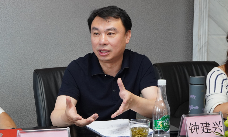 钟建兴校友.JPG 钟建兴校友.JPG