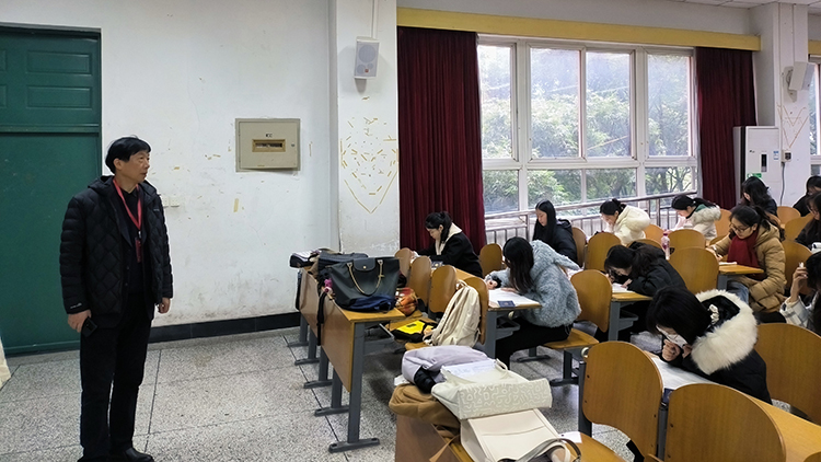 1月期末考试巡考(汇东).jpg 1月期末考试巡考(汇东).jpg