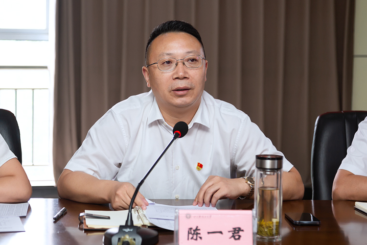 XCB_7730.jpg XCB_7730.jpg