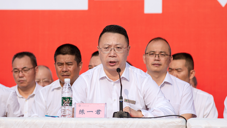 XCB_6089.jpg XCB_6089.jpg