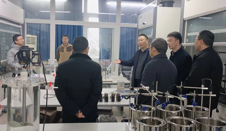 校党委副书记陈一君带队开展期末实验室安全检查2.jpg 校党委副书记陈一君带队开展期末实验室安全检查2.jpg