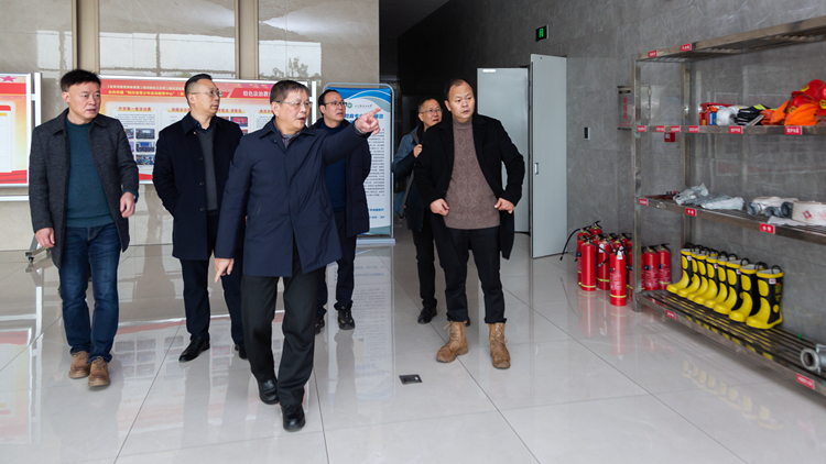 XCB_9705.jpg XCB_9705.jpg