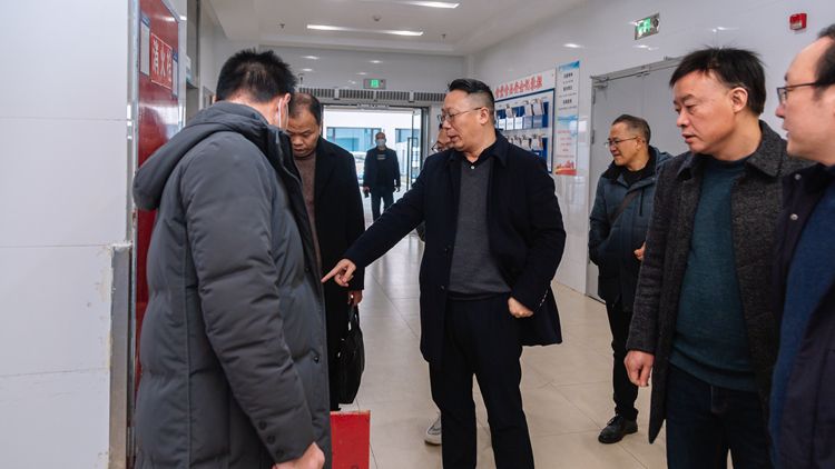 XCB_9530.jpg XCB_9530.jpg