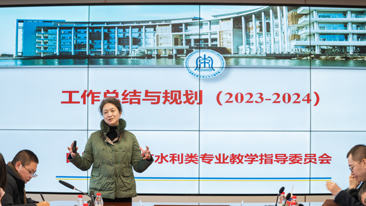 3富海鹰教授讲座.jpg 3富海鹰教授讲座.jpg