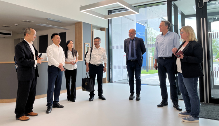 image001.jpg image001.jpg