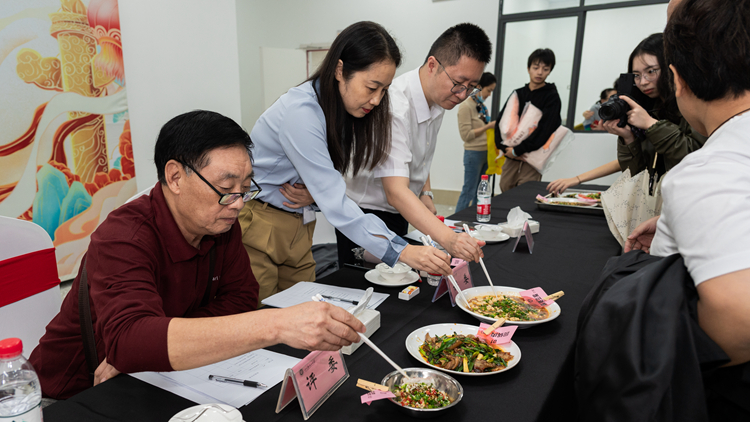 LJH_4112.jpg LJH_4112.jpg