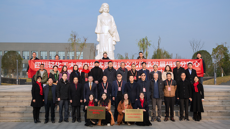 XCB_7599x.jpg XCB_7599x.jpg