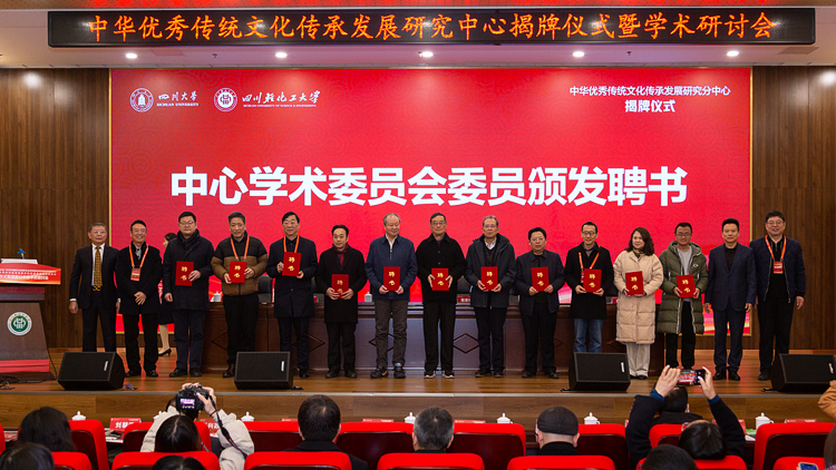 XCB_7550.jpg XCB_7550.jpg