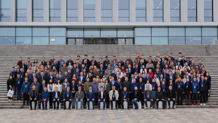 合影.jpg 合影.jpg