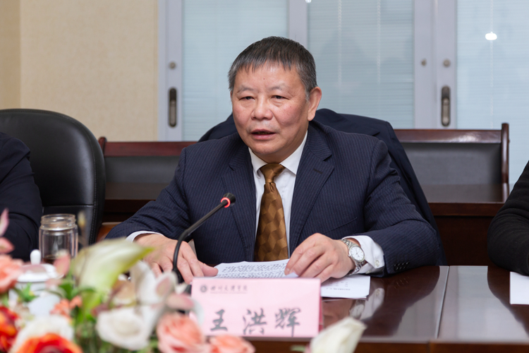 XCB_8886.jpg XCB_8886.jpg