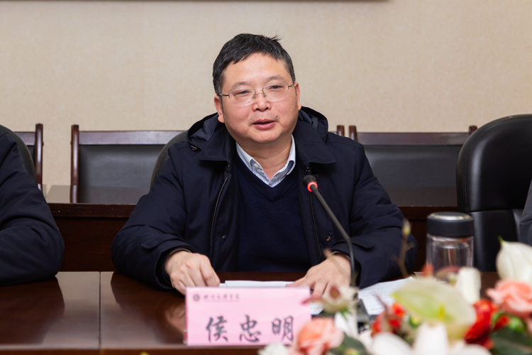 XCB_8904.jpg XCB_8904.jpg