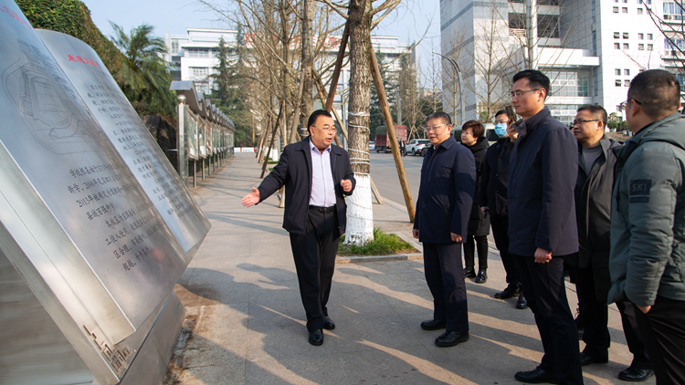 XCB_8153.jpg XCB_8153.jpg