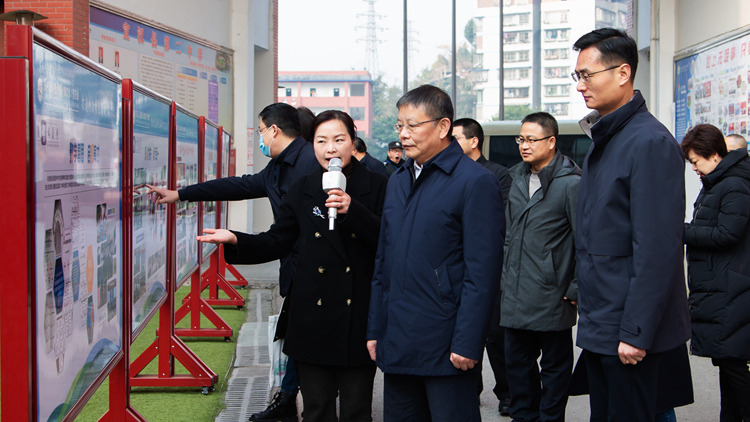 XCB_8049.jpg XCB_8049.jpg