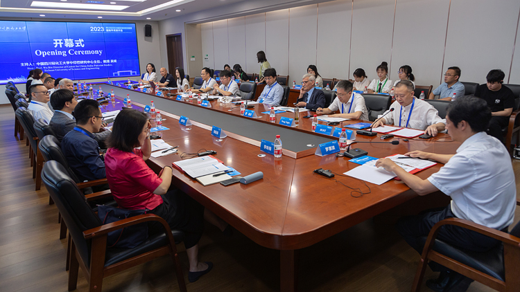 XCB_4460.jpg XCB_4460.jpg