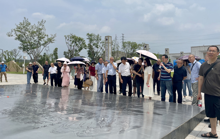 李白河校区参观.jpg 李白河校区参观.jpg