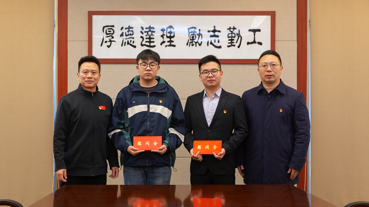 XCB_9129.jpg XCB_9129.jpg