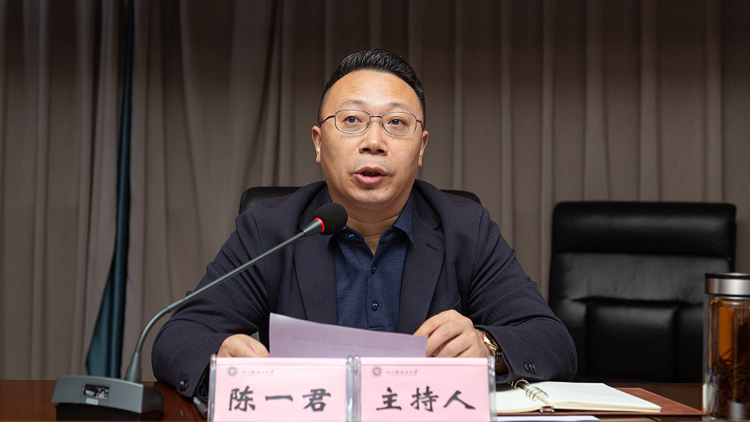 XCB_1202.jpg XCB_1202.jpg