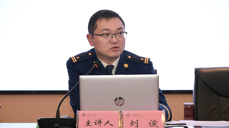 LJH_6107.jpg LJH_6107.jpg