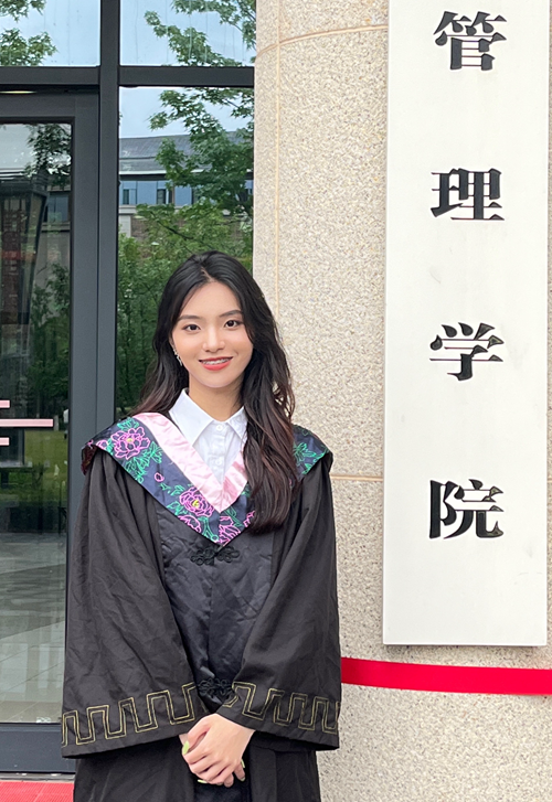 罗婷.png 罗婷.png