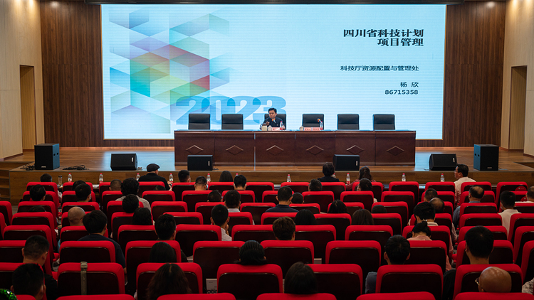 YAM_1983.jpg YAM_1983.jpg