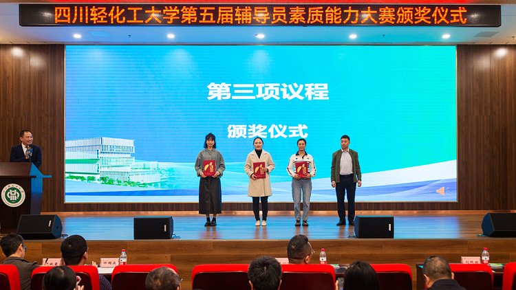 XCB_9972.jpg XCB_9972.jpg