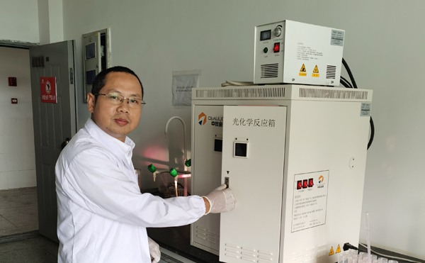 5-钟俊波-优秀科技人才+化环学院.jpg 5-钟俊波-优秀科技人才+化环学院.jpg