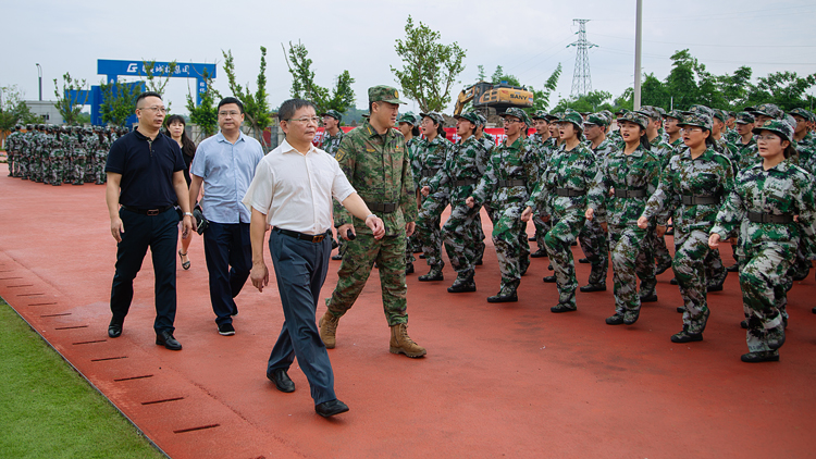 XCB_4600.jpg XCB_4600.jpg