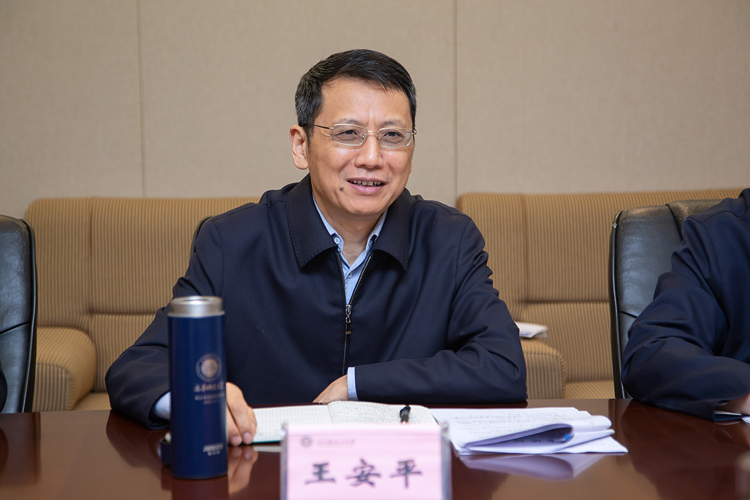 XCB_9390.jpg XCB_9390.jpg