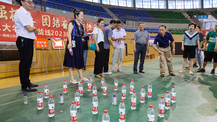 XCB_4240.jpg XCB_4240.jpg