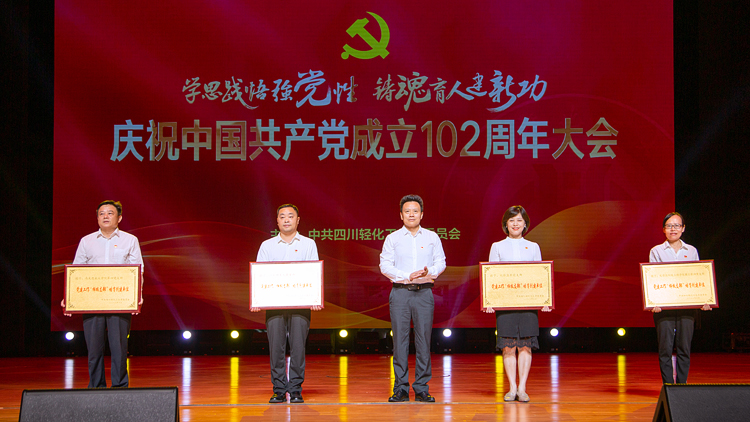 XCB_3881.jpg XCB_3881.jpg