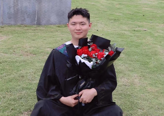 李昀燃照片.jpg 李昀燃照片.jpg